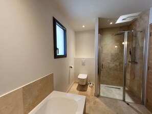 Shower, hair dryer, towels, soap - L'Instant Luberon: Recent stone Mas - Heated swimming pool and garden - GORDES - (Gordes)