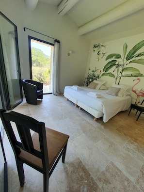 4 bedrooms, in-room safe, desk, iron/ironing board - L'Instant Luberon: Recent stone Mas - Heated swimming pool and garden - GORDES - (Gordes)