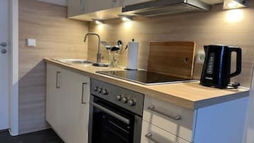 Fridge, stovetop, dishwasher, coffee/tea maker