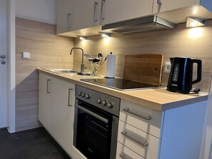 Kühlschrank, Herdplatte, Geschirrspüler