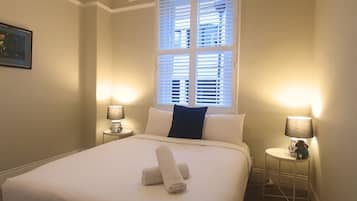 3 bedrooms, desk, iron/ironing board, free WiFi