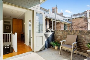 Terrace/patio - Stylish heritage home The Rocks (The Rocks)