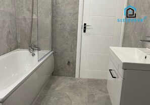 Kostenlose Toilettenartikel, Haartrockner, Handtücher, Seife