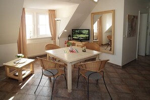 Dining - Apartment 07 "Eismöwe" with a view of the Salzhaff and Baltic Sea (Ostseebad Rerik)