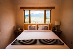 Room - Beautiful Relaxing Home in Taos with Hot tub (El Prado)