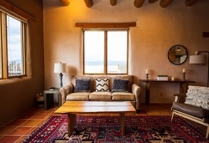 Living area - Beautiful Relaxing Home in Taos with Hot tub (El Prado)