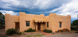 Exterior - Beautiful Relaxing Home in Taos with Hot tub (El Prado)