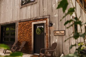 Exterior detail - The Barn Owl at Red River Gorge, Kentucky (Wolfe County)