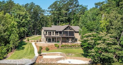 Luxury Lakehouse! Sleeps 15, Pets Welcome!