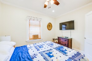 2 bedrooms, free Internet, bed sheets