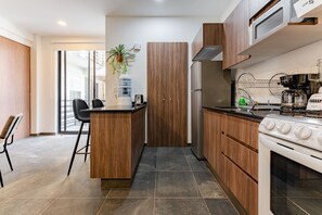 Leilighet – superior | Eget kjøkken | Mikrobølgeovn, ovn, hurtigmikser og kjøkkenutstyr