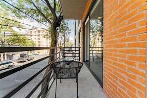 Deluxe Apartment | Balcony