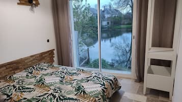 4 habitaciones, tabla de planchar con plancha y cuna de viaje