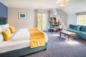 Family Double Room | Premium bedding, in-room safe, individually decorated, desk - Logis Hotel QUARTIER 5 (Gohrisch)
