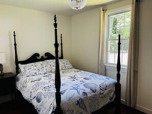 2 bedrooms, in-room safe, desk, iron/ironing board