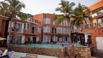 Fachada de la propiedad
