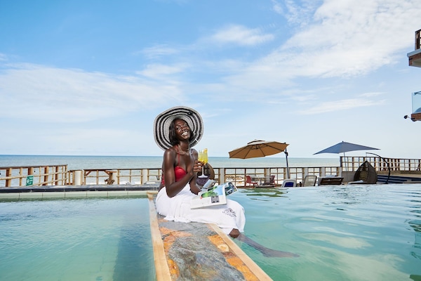 Outdoor pool, open 7:00 AM to 9:00 PM, pool umbrellas