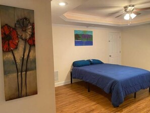 2 bedrooms, desk, iron/ironing board, free WiFi - 2 bedroom/2 bathroom Basement Apartment (Lawrenceville)