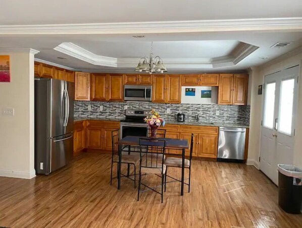 Dining - 2 bedroom/2 bathroom Basement Apartment (Lawrenceville)