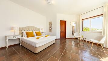 4 bedrooms, in-room safe, iron/ironing board, free WiFi