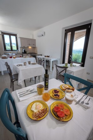 Breakfast meal - AGRITURISMO SAN NICOLINO (Offida)