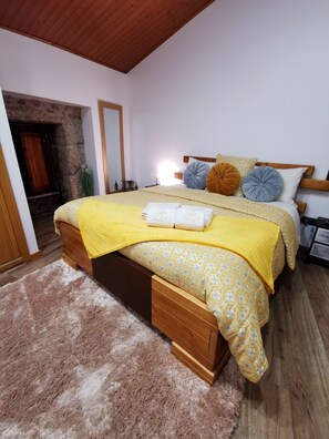 4 bedrooms, iron/ironing board, travel cot, free WiFi