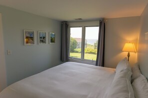 5 Schlafzimmer, Schreibtisch, Bügeleisen/Bügelbrett, Reisekinderbett
