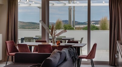 Akali apartment Airport by Airstay