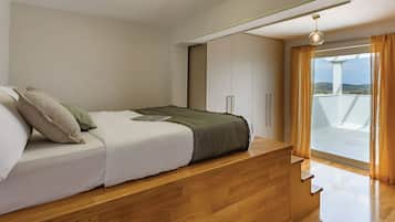 Superior Loft | Desk, free WiFi