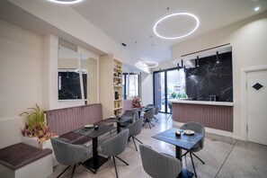 Petit déjeuner buffet compris tous les jours