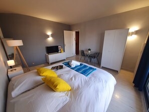 2 chambres, fer et planche à repasser, Wi-Fi gratuit, draps fournis