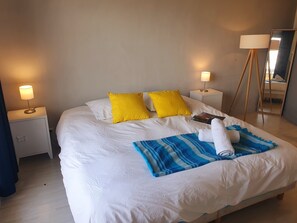 2 chambres, fer et planche à repasser, Wi-Fi gratuit, draps fournis