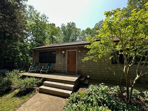 Exterior - Hideaway in the Springs (East Hampton)