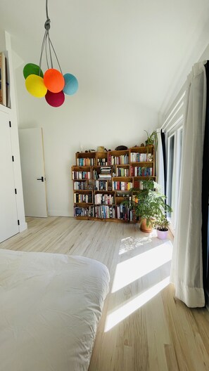 2 bedrooms, desk, iron/ironing board, free WiFi - Hideaway in the Springs (East Hampton)