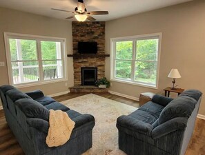 Smart TV, fireplace, ping pong, books