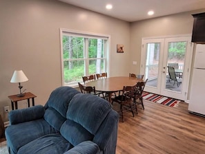 Smart TV, fireplace, ping pong, books - Whispering Pines mountain home (Harrisonburg)