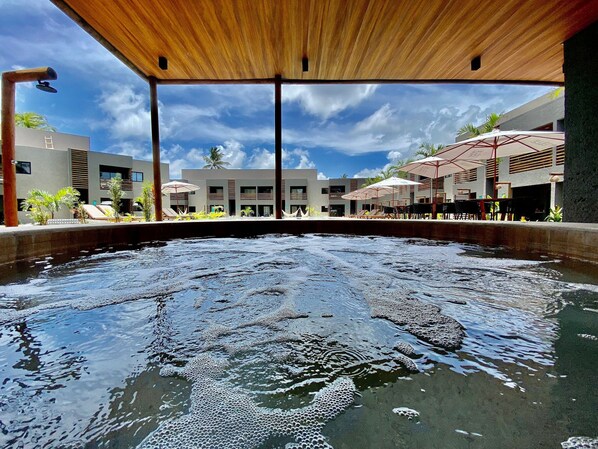 Outdoor spa tub - Villas Manatee by ER (Porto de Pedras)