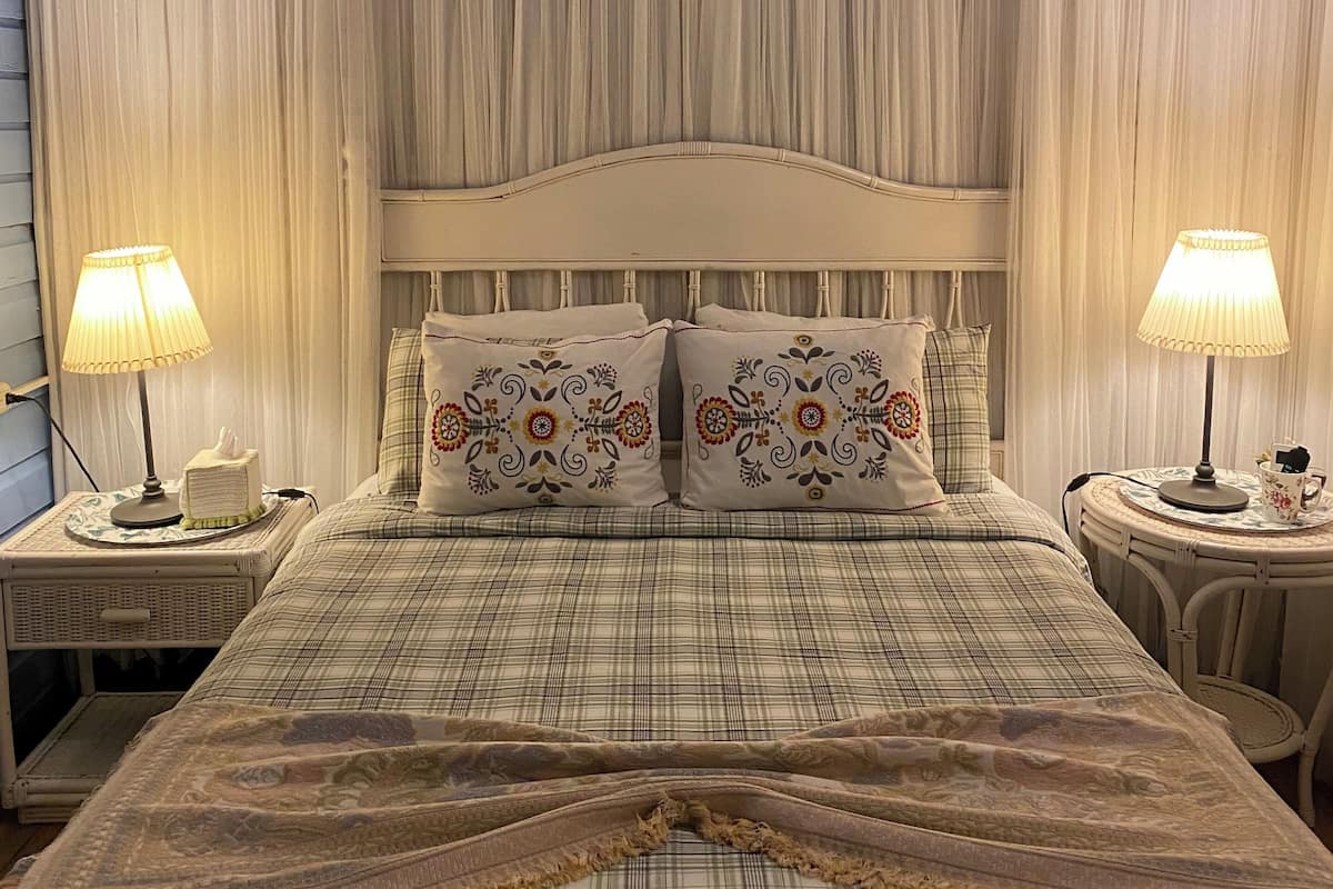 Classic Double Room | Cribs (surcharge), WiFi (free), individually decorated