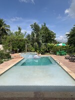 2 piscinas al aire libre (de 08:00 a 21:00), tumbonas