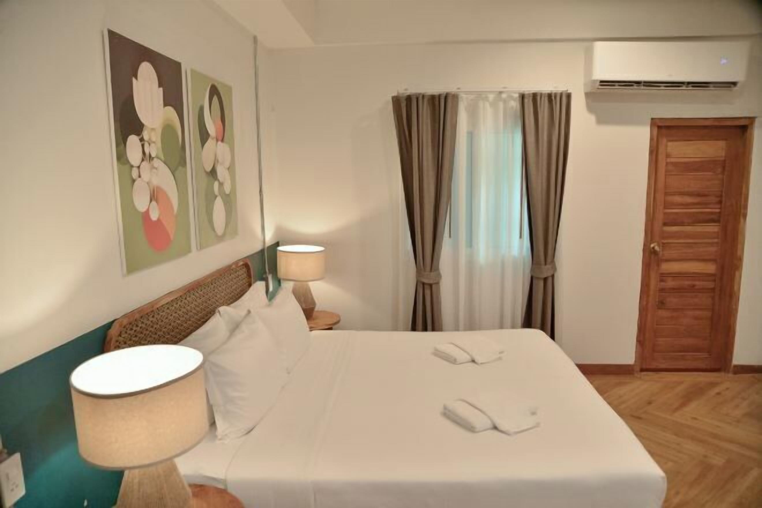 Free WiFi, bed sheets