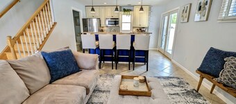 ONE block from the beach. Outdoor lounge seating, perfect for entertaining! 