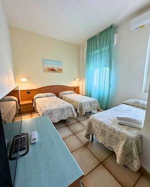 Economy Triple Room, Partial Sea View