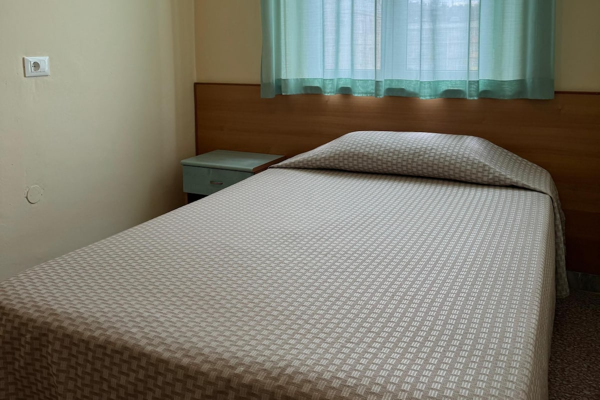 Cots/infant beds, free WiFi, bed sheets
