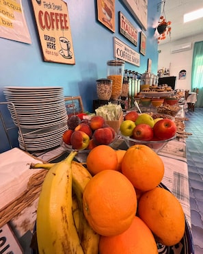 Free daily continental breakfast