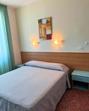 Cunas (de pago), wifi gratis, ropa de cama