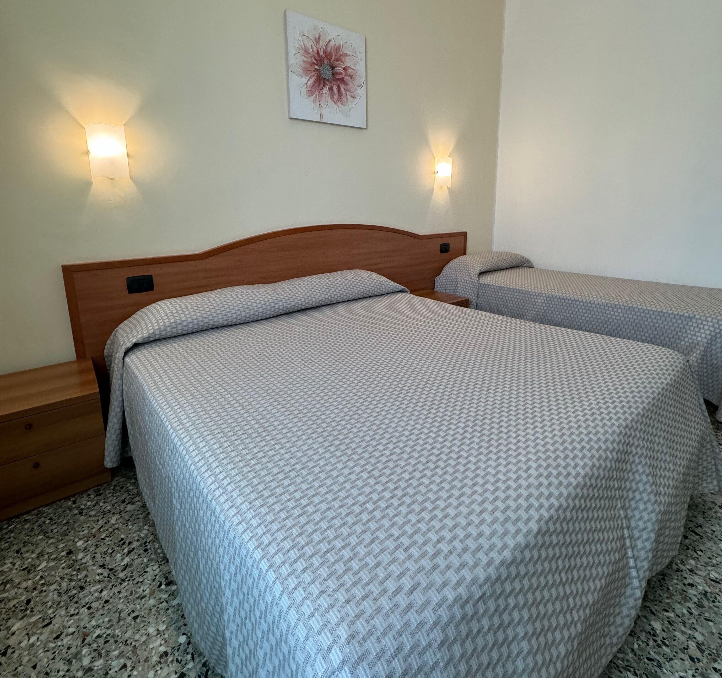 Familie driepersoonskamer, gedeeltelijk uitzicht op zee | Gratis wifi, beddengoed