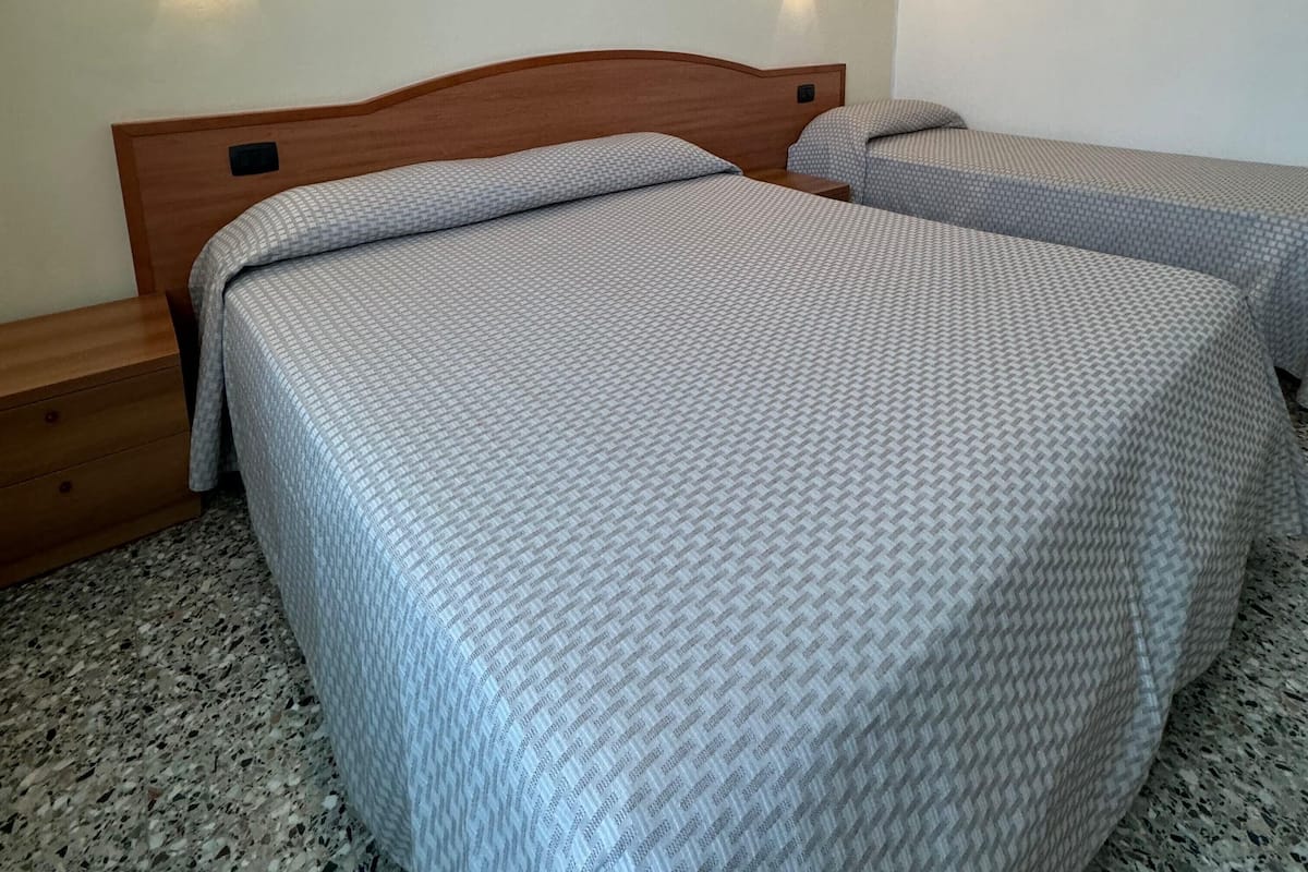 Cots/infant beds, free WiFi, bed sheets