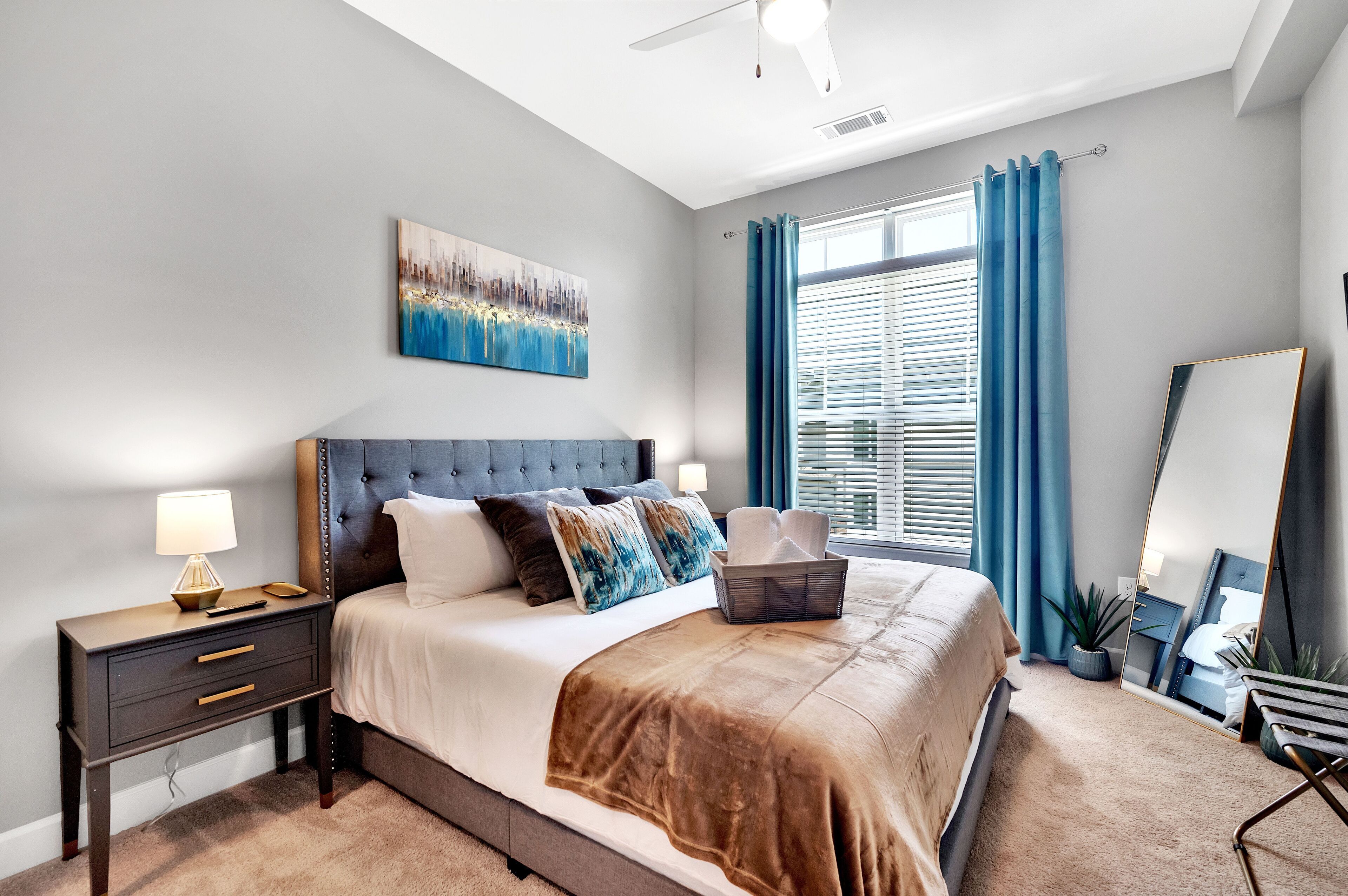 KING Suite!| 2Beds| 2TVs| Mins to Uptown Charlotte