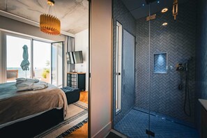 Deluxe Apartment, Terrace, Beach View (Entre ciel et mer) | Egyptian cotton sheets, premium bedding, pillow-top beds, in-room safe - La maison Régent (Pornichet)