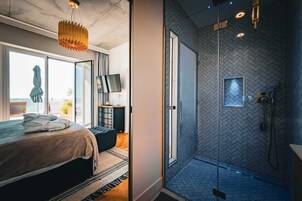 Deluxe Apartment, Terrace, Beach View (Entre ciel et mer) | Egyptian cotton sheets, premium bedding, pillowtop beds, in-room safe